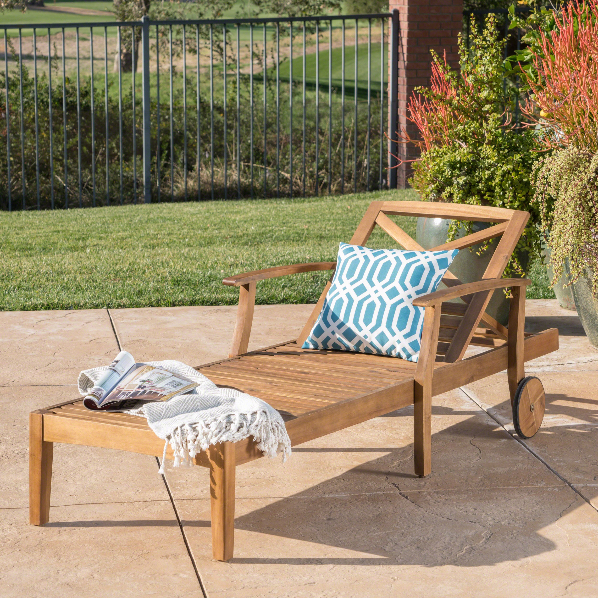 Perla Chaise Lounge: Luxury Seating Comfort