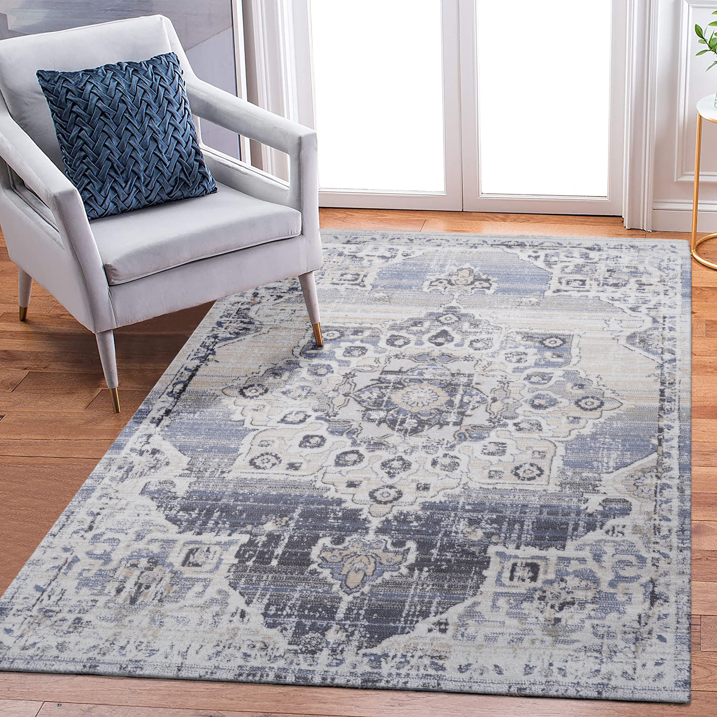 Stylish Area Rug: 6x9 Cream/Blue Medallion