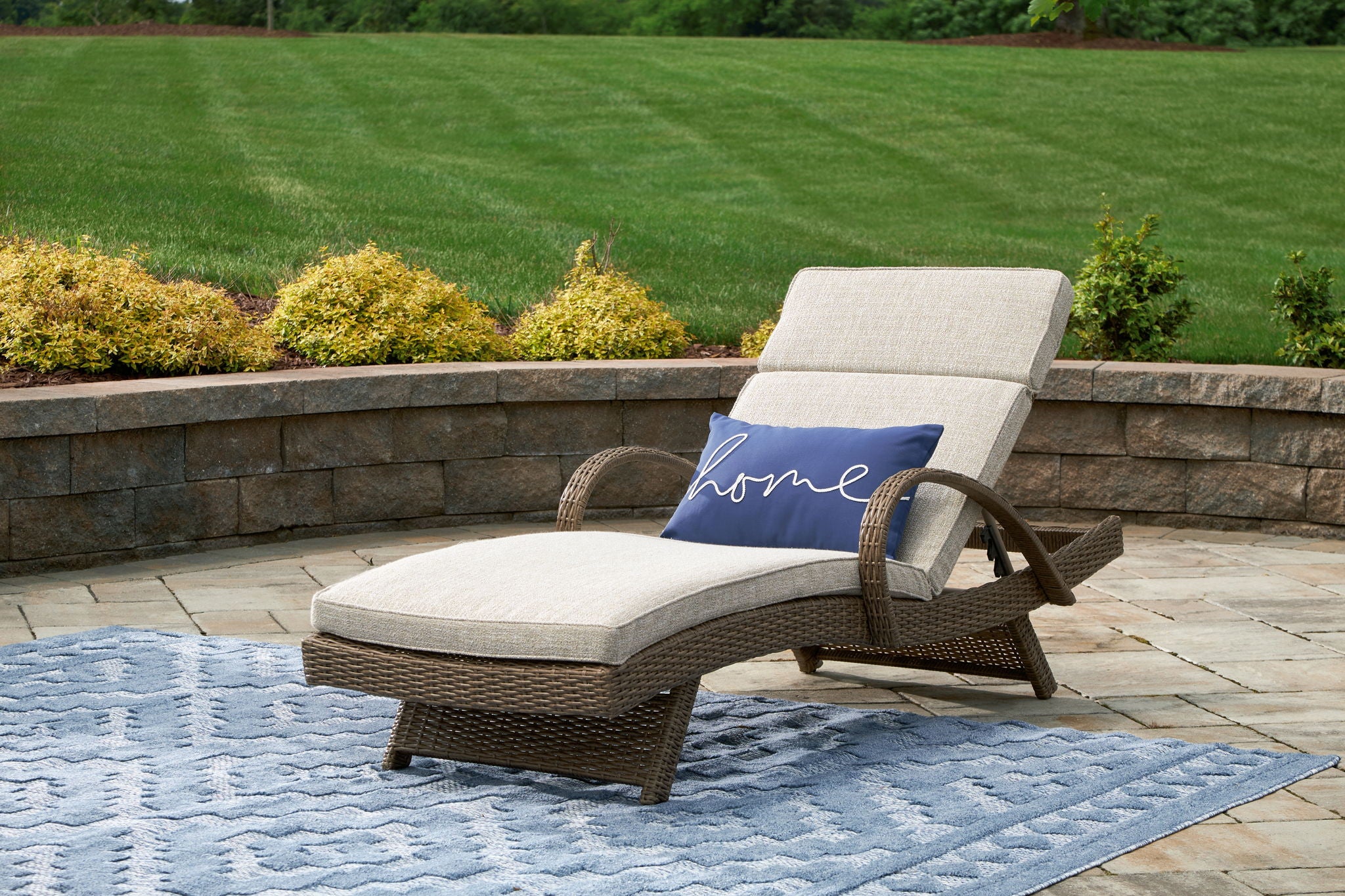 Beachcroft - Chaise Lounge With Cushion - Beige
