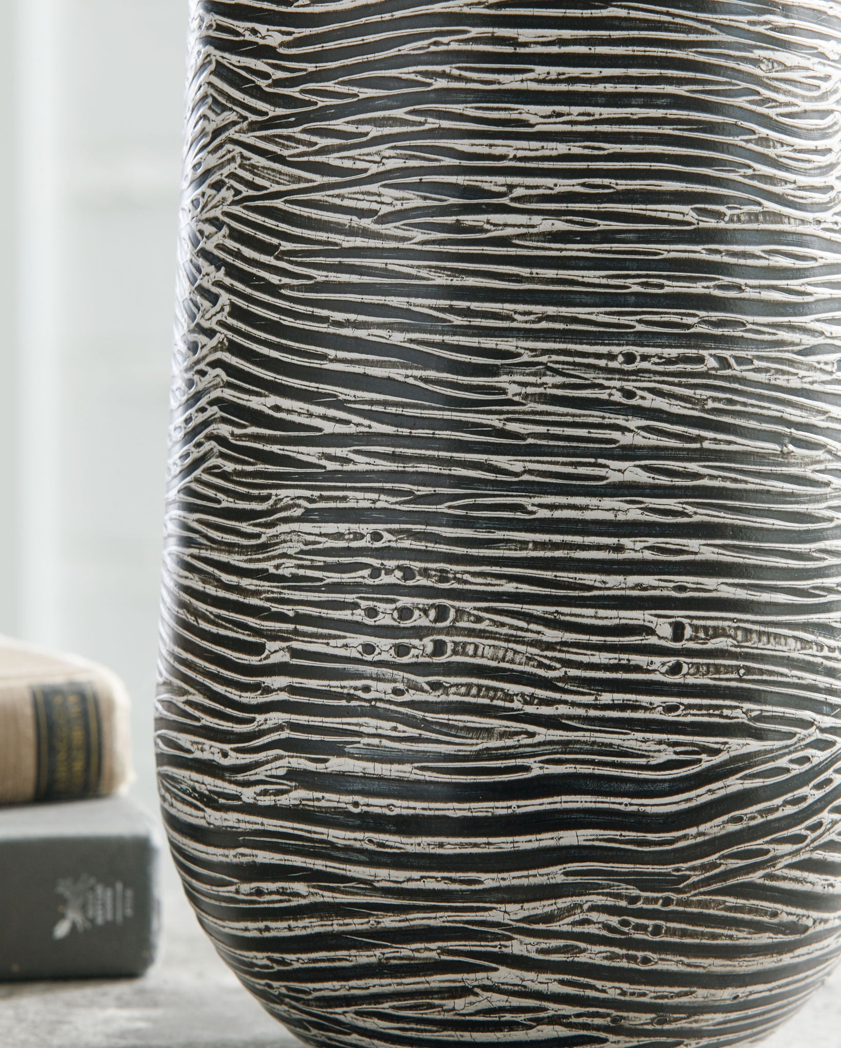 Fynn - Vase - Antique Gray