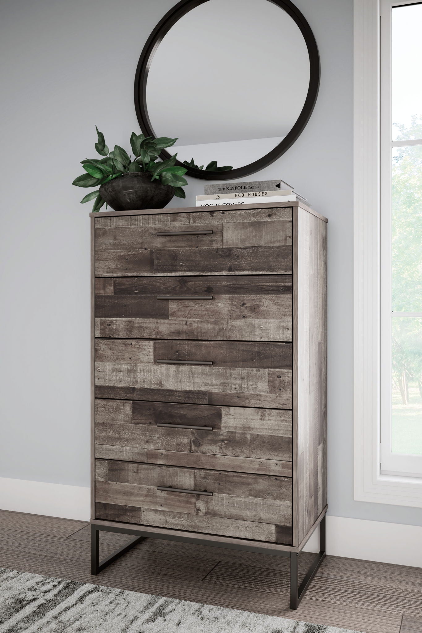 Neilsville - Five Drawer Chest - Black / Gray