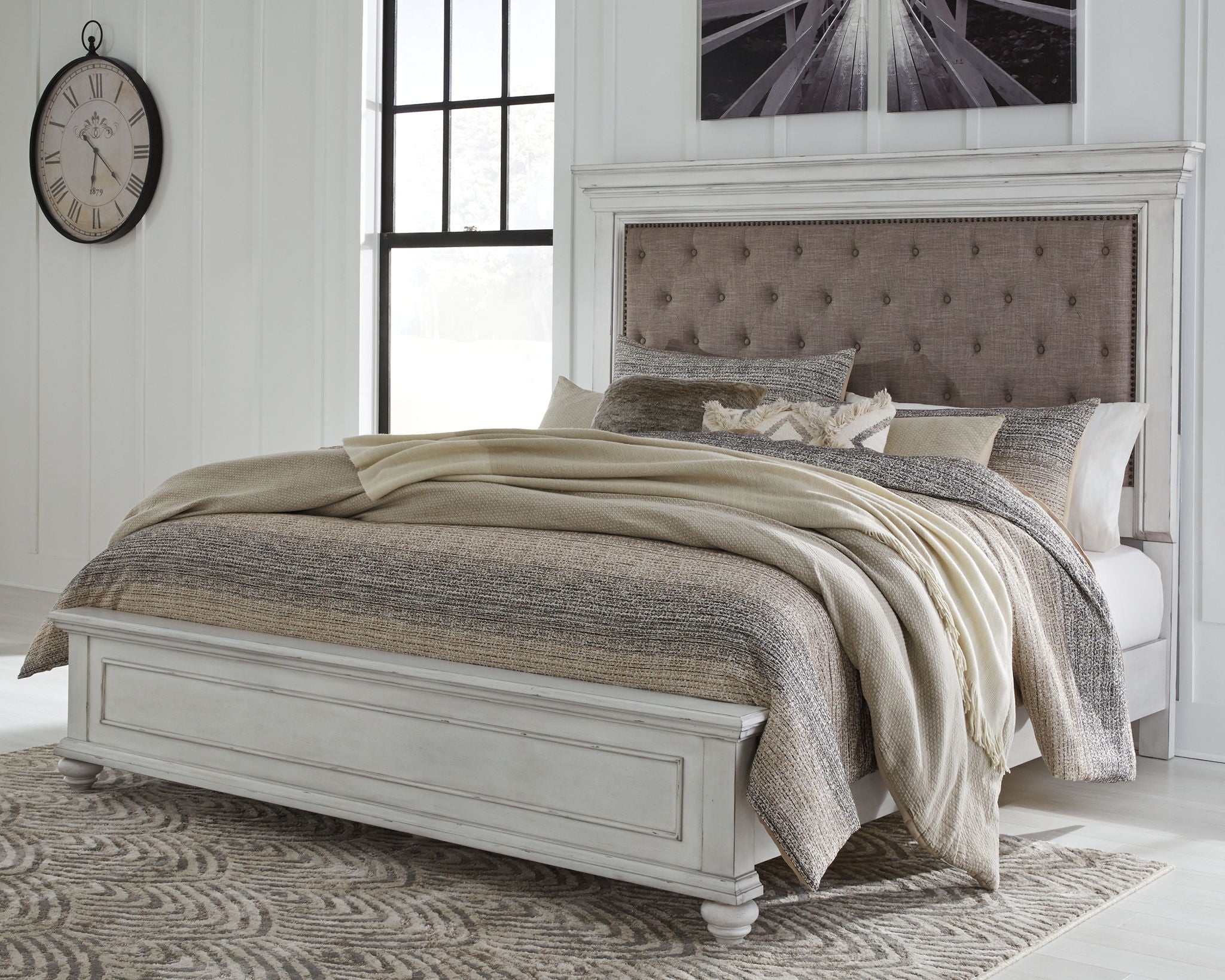 Kanwyn - Upholstered Panel Bed