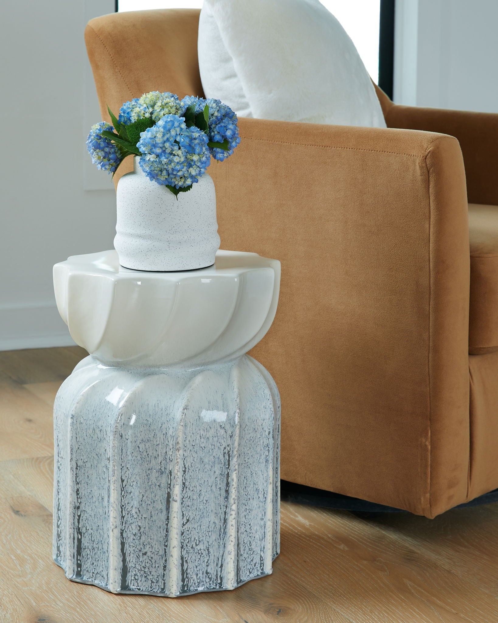 Michamere - Stool - Gray / Taupe