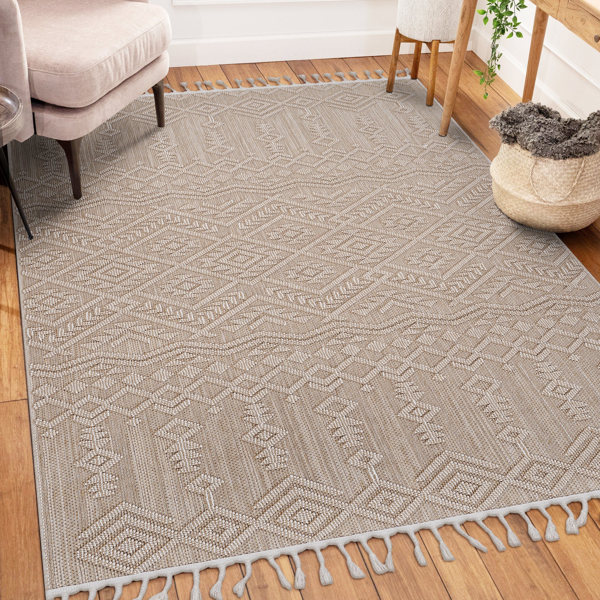 Loom & Luxe 4x6 Area Rug: Indoor/Outdoor