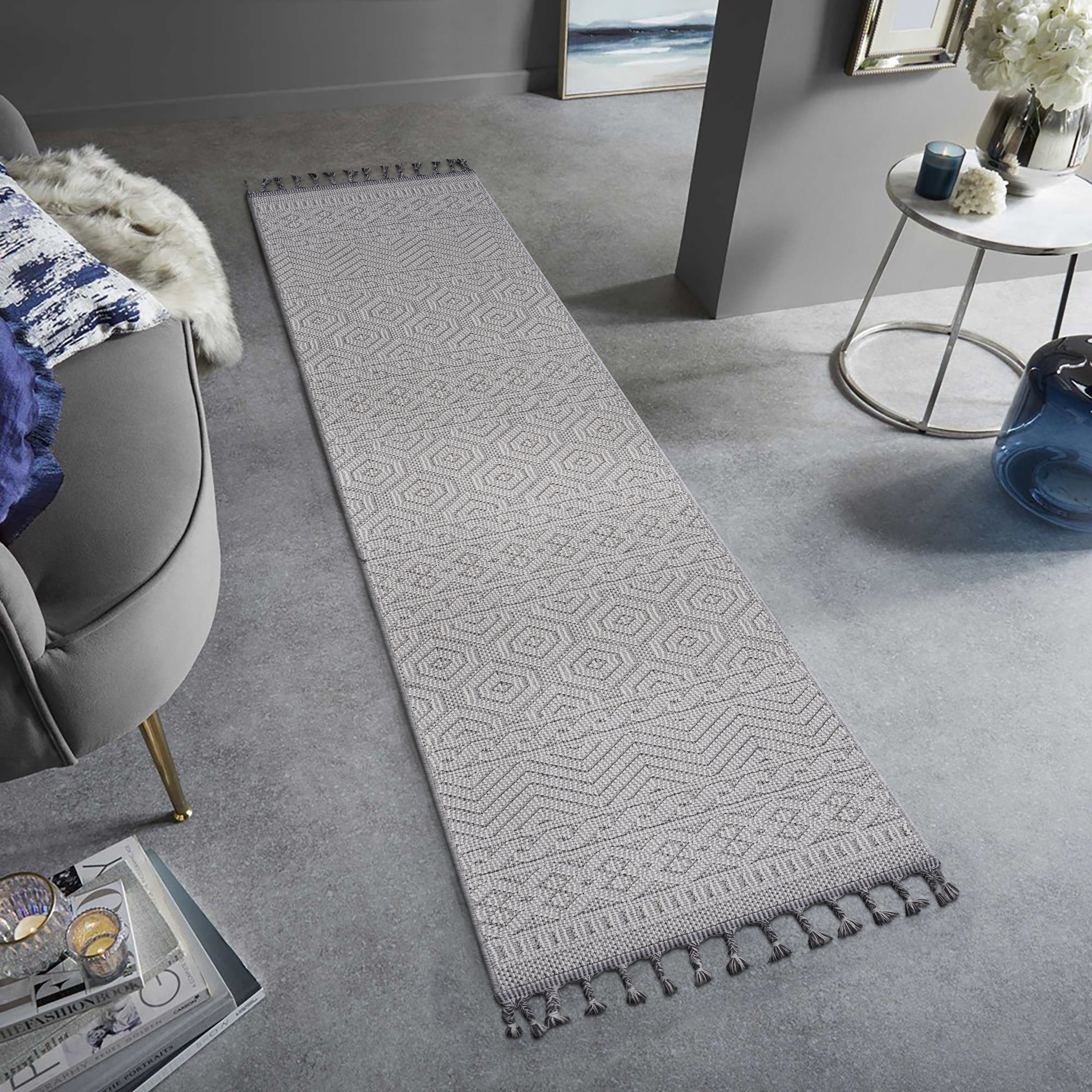 NAAR Guros Rug: 2x8 White Geometric Indoor/Outdoor