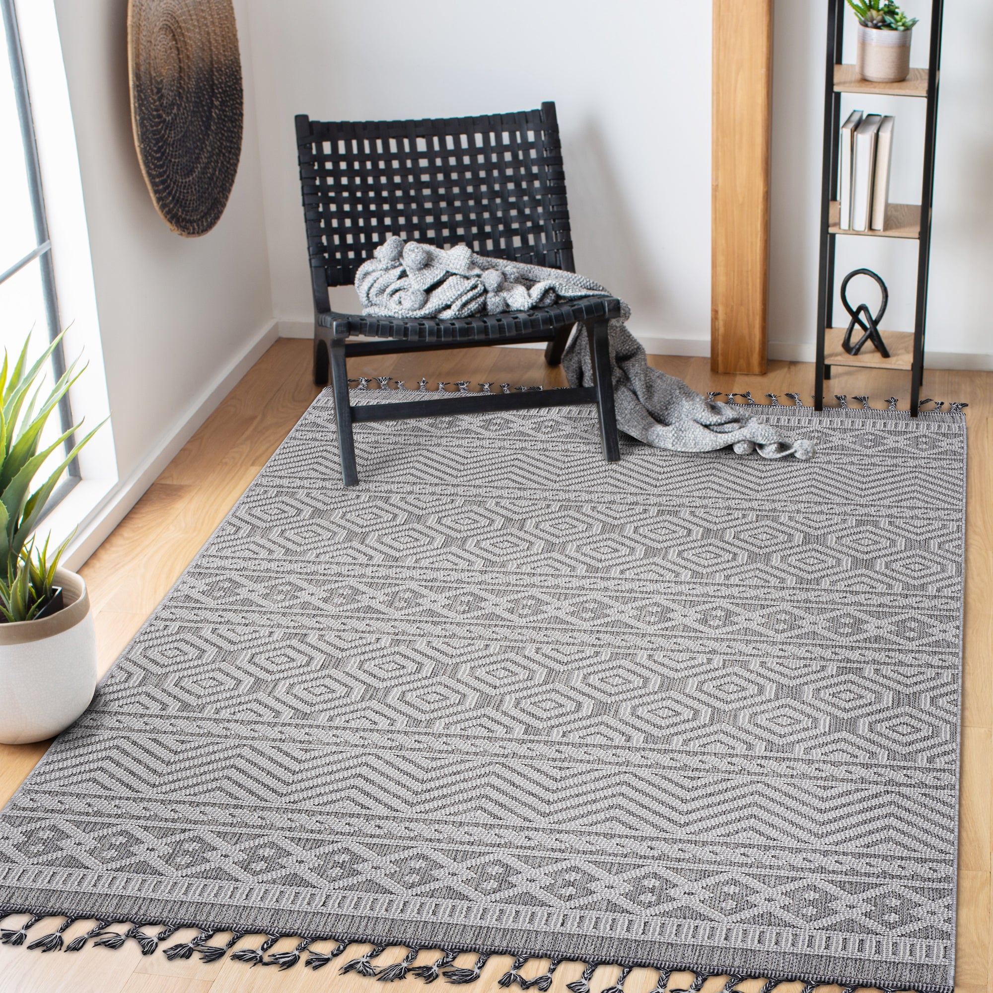 Geometric Area Rug: Grey/White 4x6 Loom & Luxe